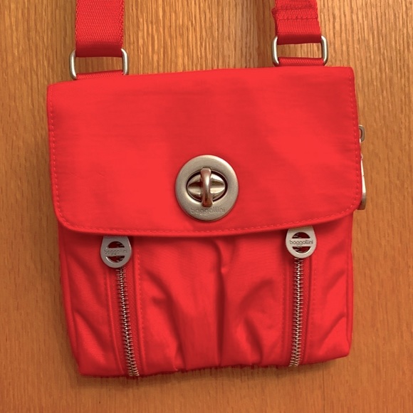 Baggallini Tokyo Mini Crossbody Nylon Bag Coral purse turnlock barely used EUC - Picture 1 of 9